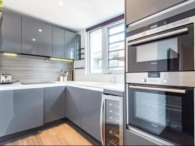 3 bedroom flat for sale