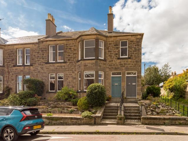 3 bedroom flat for sale