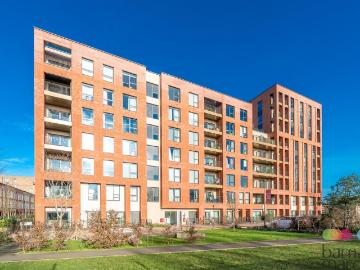 3 bedroom flat for sale