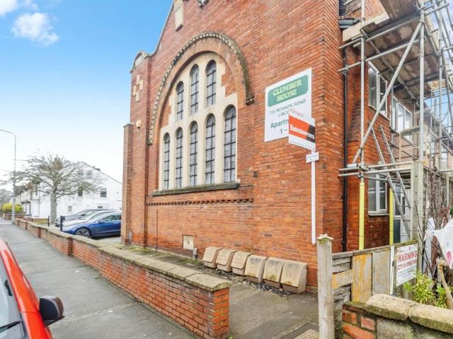 3 bedroom flat for sale