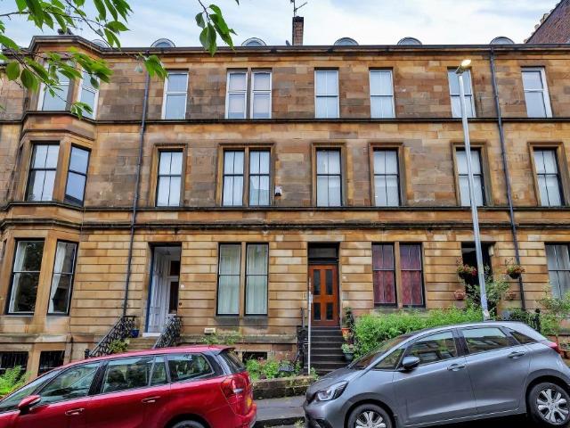 3 bedroom flat for sale