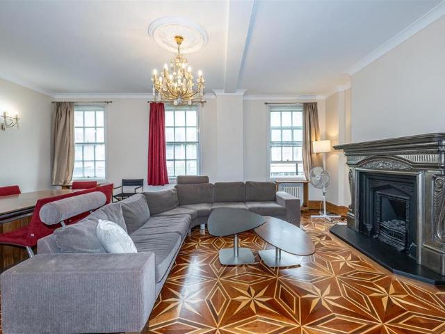3 bedroom flat for sale