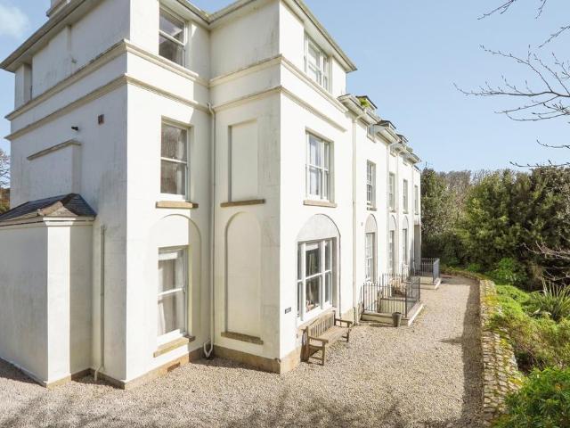 3 bedroom flat for sale