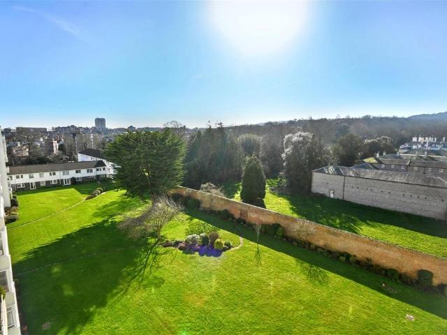 3 bedroom flat for sale