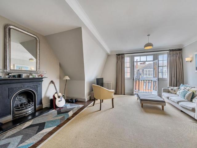 3 bedroom flat for sale