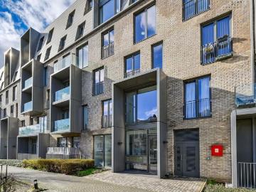 3 bedroom flat for sale
