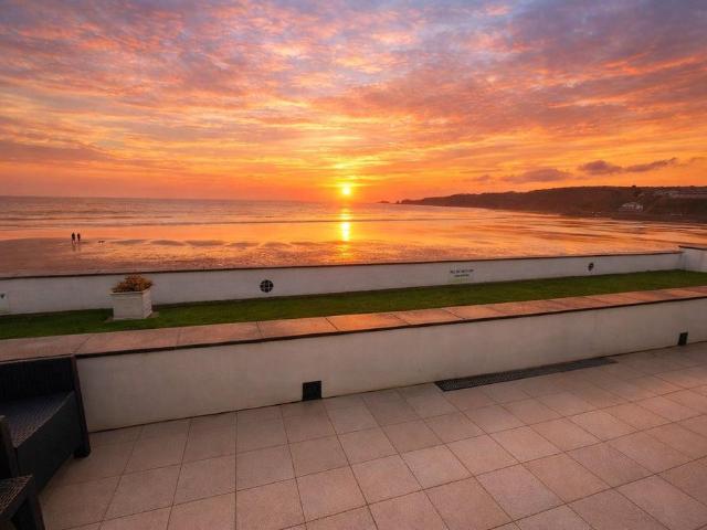 3 bedroom flat for sale