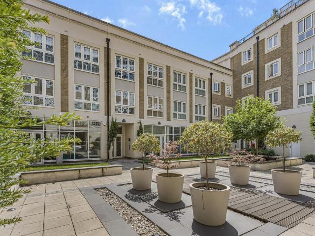 3 bedroom flat for sale