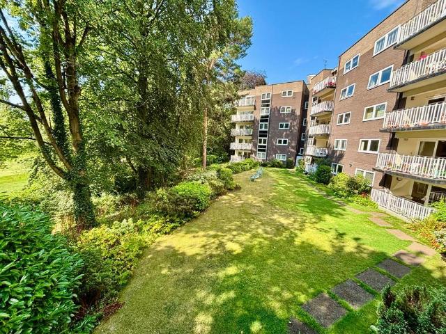 3 bedroom flat for sale