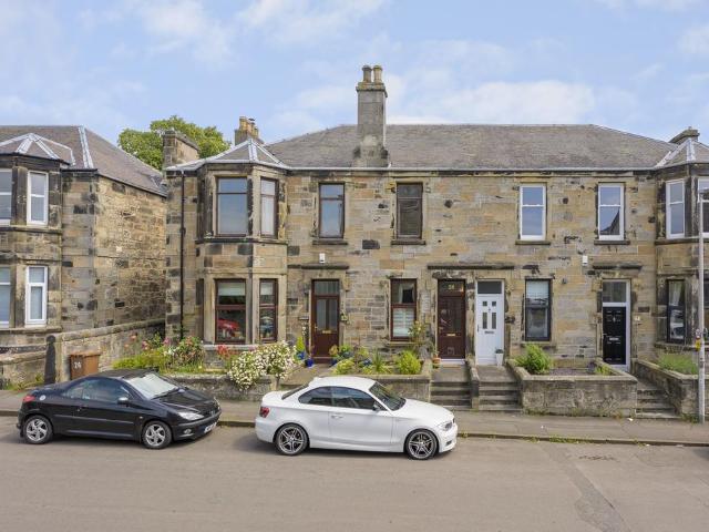 3 bedroom flat for sale