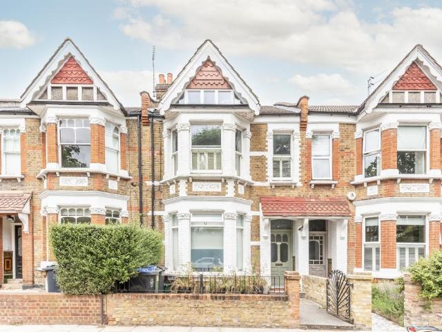 3 bedroom flat for sale