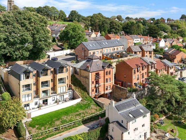 3 bedroom flat for sale