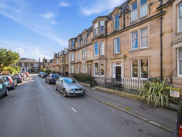 3 bedroom flat for sale