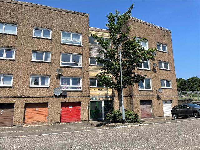 3 bedroom flat for sale