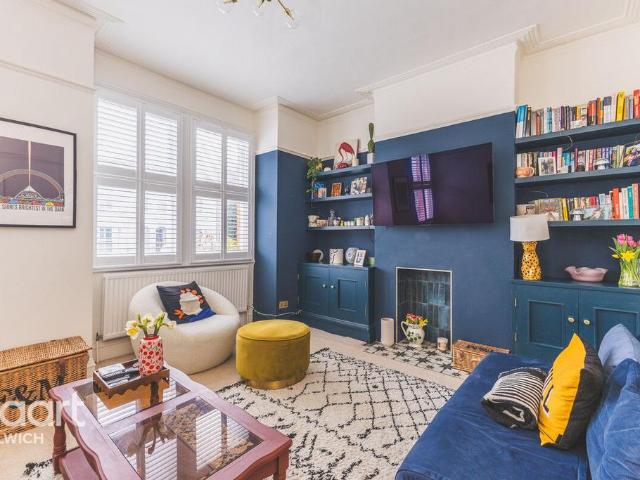 3 bedroom flat for sale