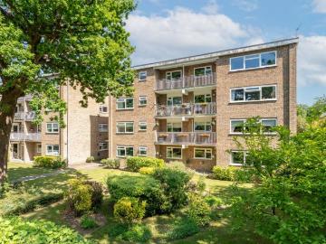 3 bedroom flat for sale