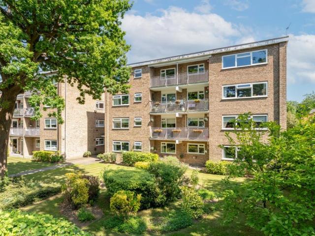 3 bedroom flat for sale