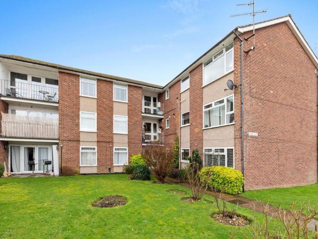 3 bedroom flat for sale