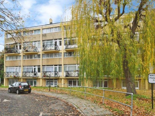 3 bedroom flat for sale