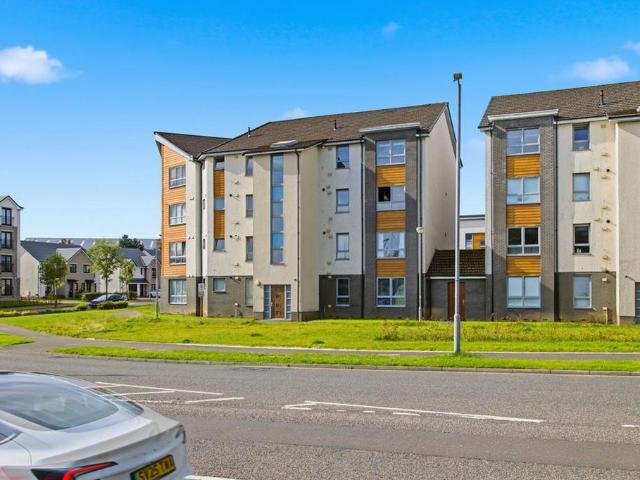 3 bedroom flat for sale