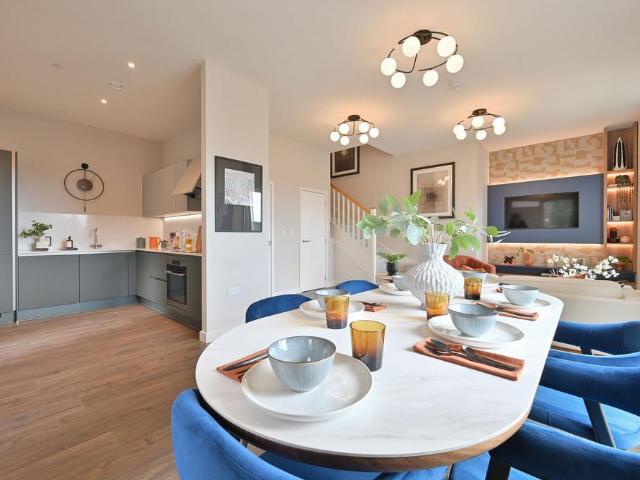 3 bedroom flat for sale