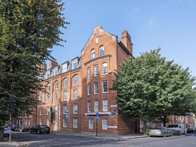 3 bedroom flat for sale