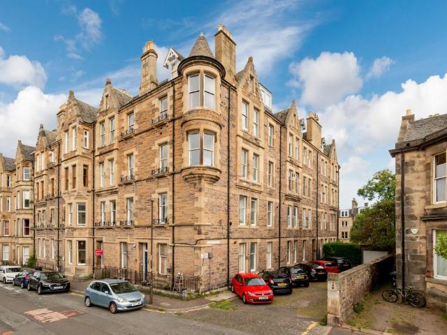 3 bedroom flat for sale