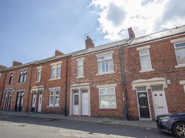 3 bedroom flat for sale