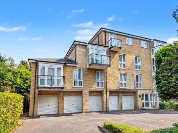 3 bedroom flat for sale