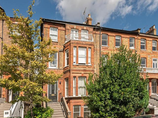 3 bedroom flat for sale