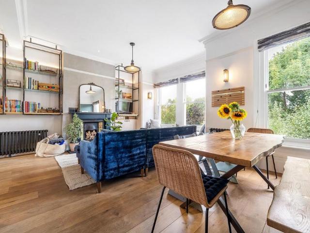 3 bedroom flat for sale