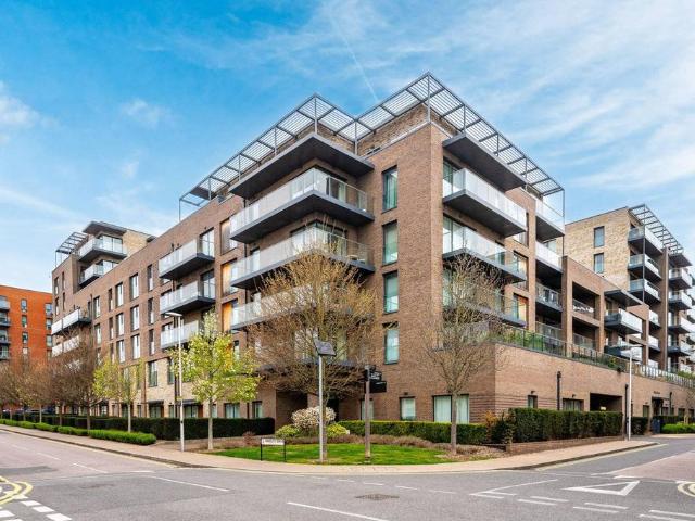 3 bedroom flat for sale
