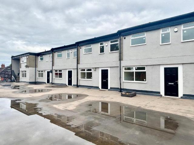 3 bedroom flat for sale