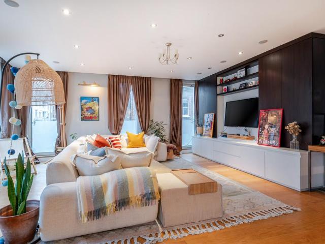 3 bedroom flat for sale