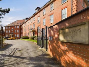 3 bedroom flat for sale