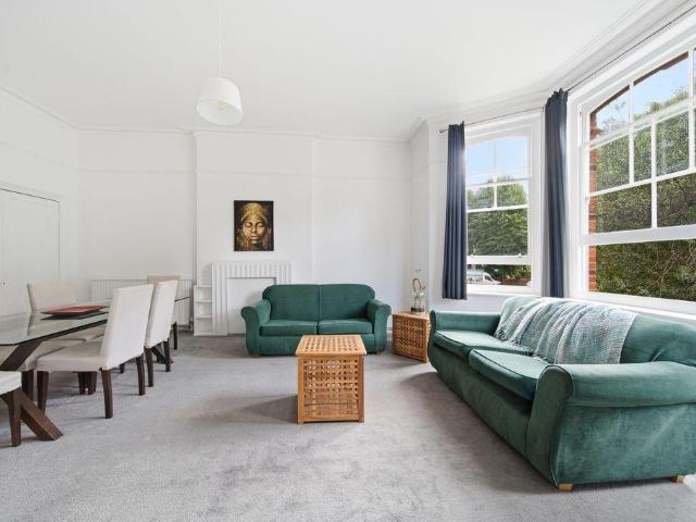 3 bedroom flat for sale