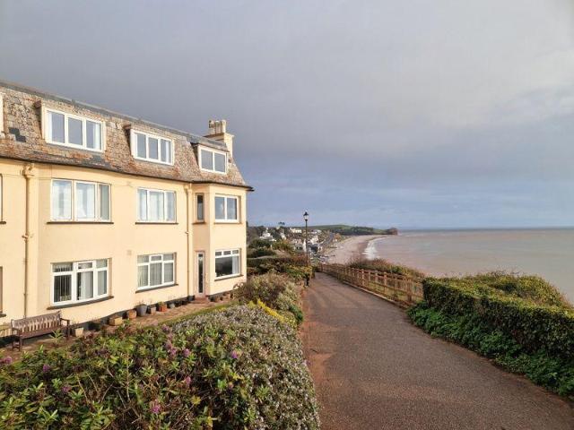 3 bedroom flat for sale