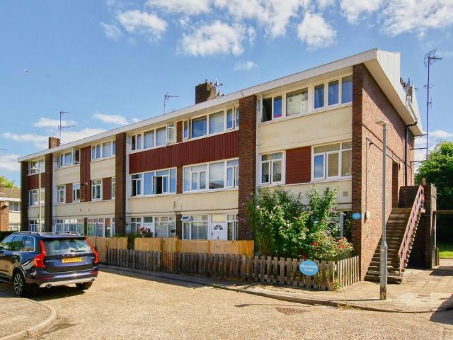 3 bedroom flat for sale