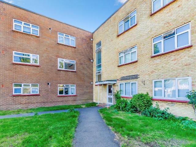 3 bedroom flat for sale