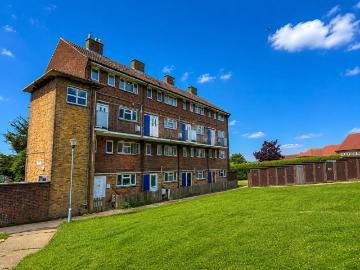 3 bedroom flat for sale
