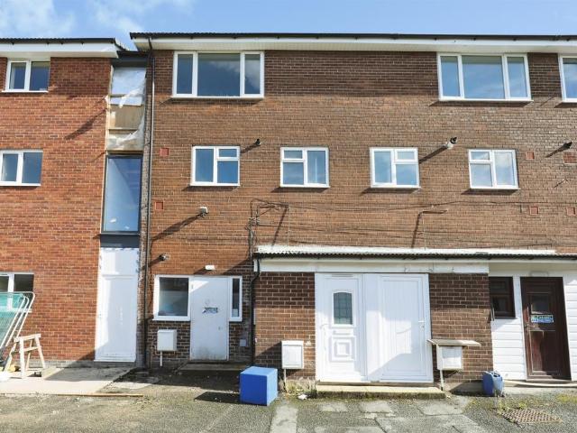 3 bedroom flat for sale