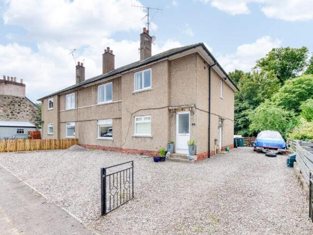 3 bedroom flat for sale