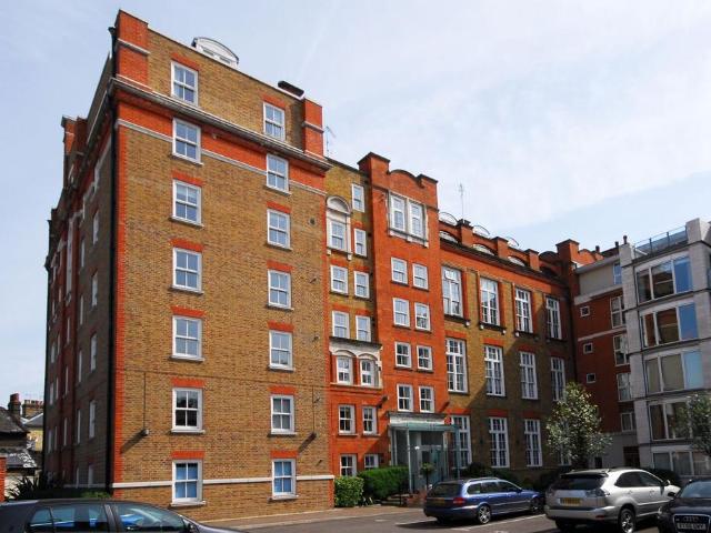 3 bedroom flat for sale