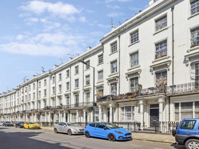 3 bedroom flat for sale