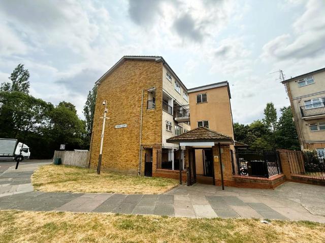 3 bedroom flat for sale