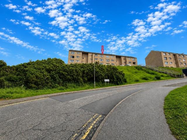 3 bedroom flat for sale