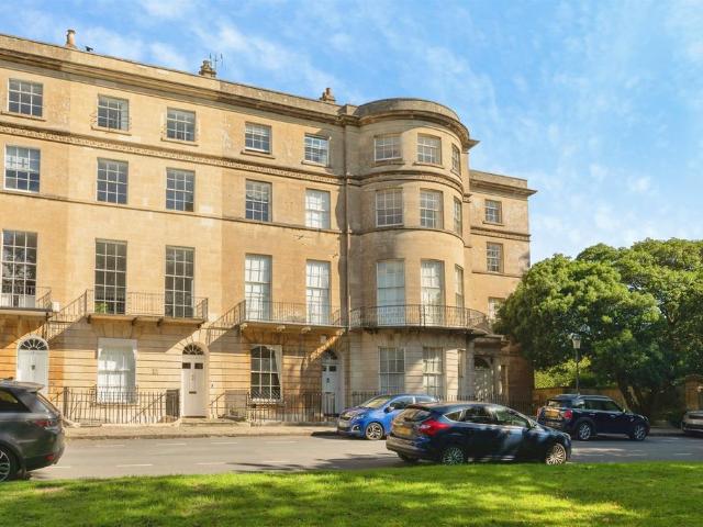3 bedroom flat for sale
