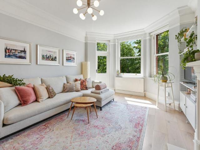 3 bedroom flat for sale