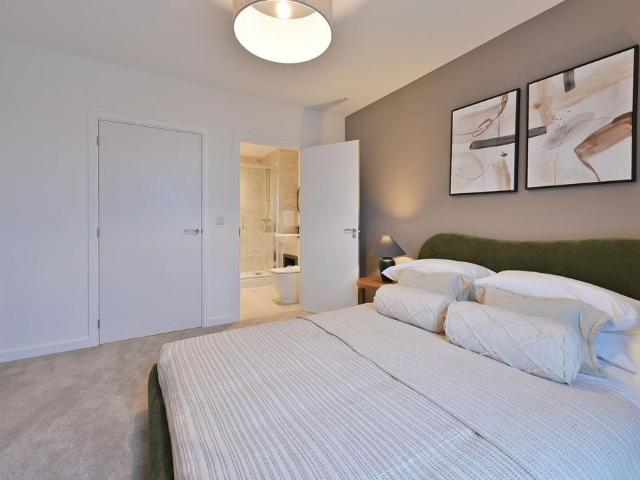 3 bedroom flat for sale
