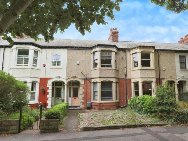 3 bedroom flat for sale